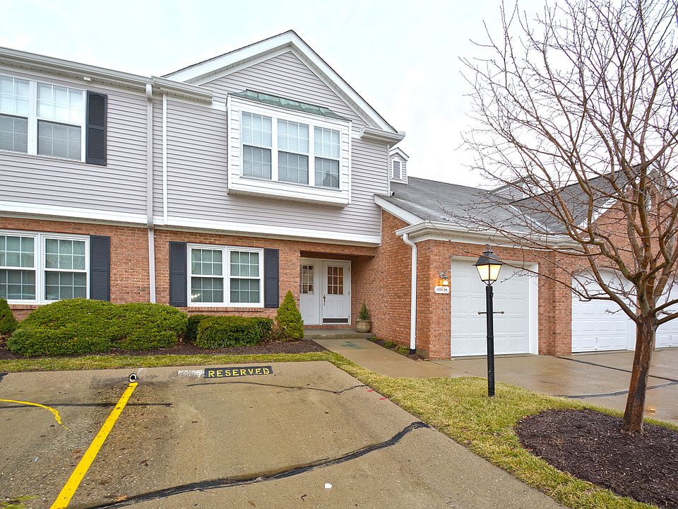 Great first floor condo!