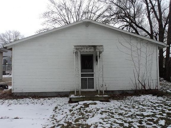 2nd image of 552 Winton Ave