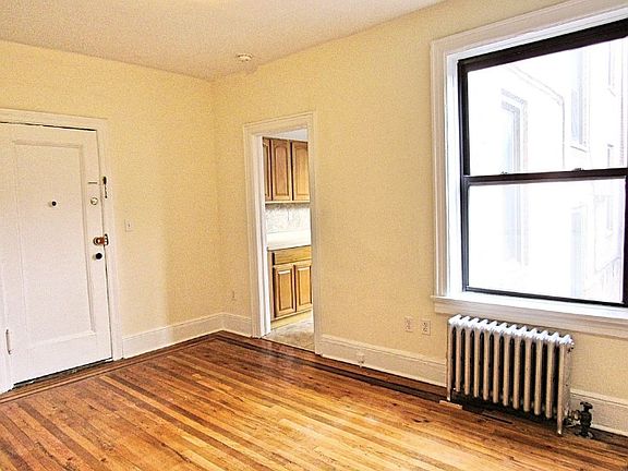 2nd image of 2823 42nd St APT A1