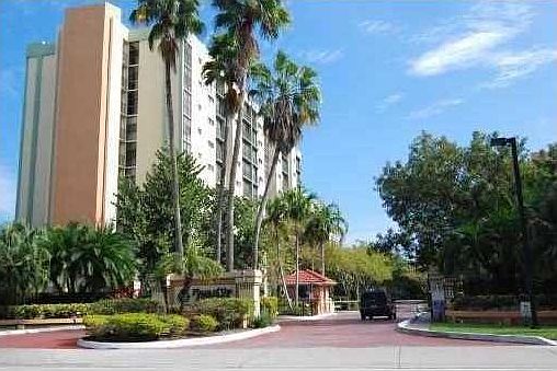 2nd image of 17021 N Bay Rd APT 101
