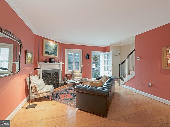2nd image of 904 S Saint Asaph St