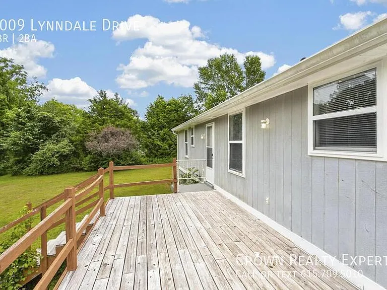1009 Lynndale Dr — Photo 10