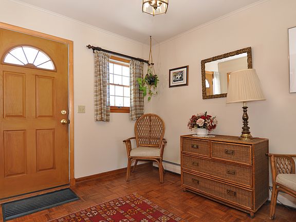 3rd image of 15 Larchmont St