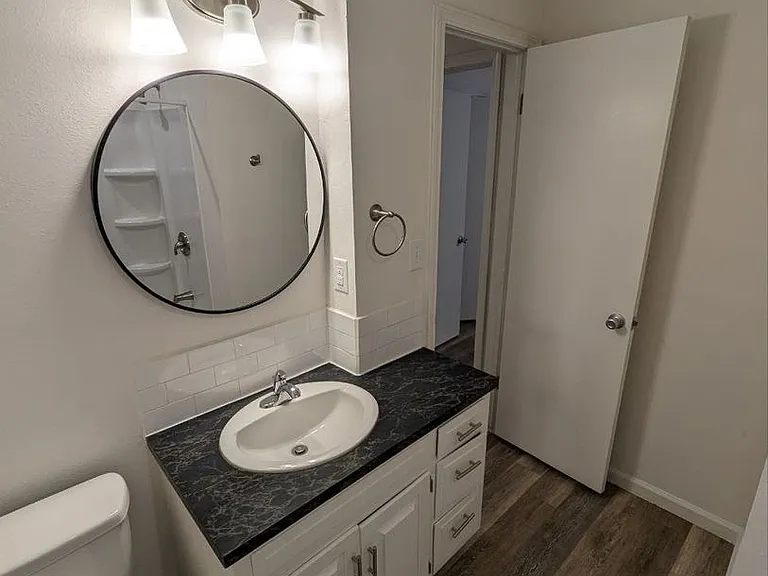 1424 E Hanover St — Photo 18