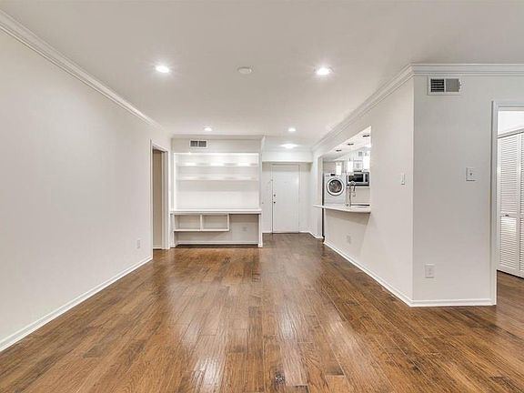 4th image of 357 N Post Oak Ln APT 304
