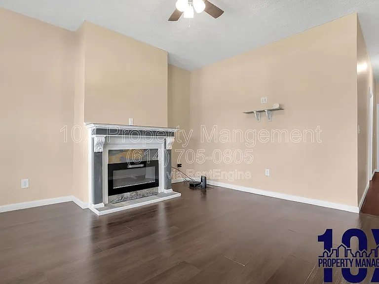 1652 Summit St #A — Photo 12