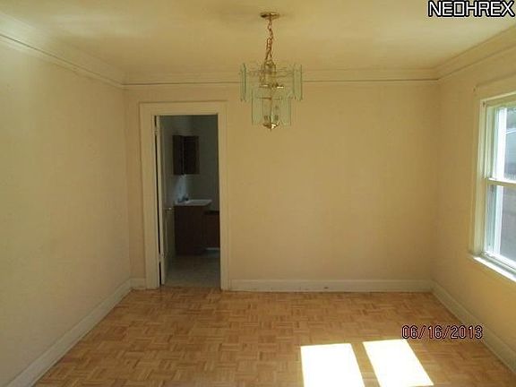 5th image of 3854 Summit Park Ave