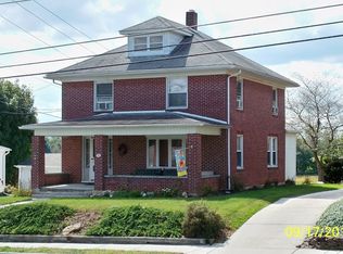 28 Berlin St, Spring Grove, PA 17362