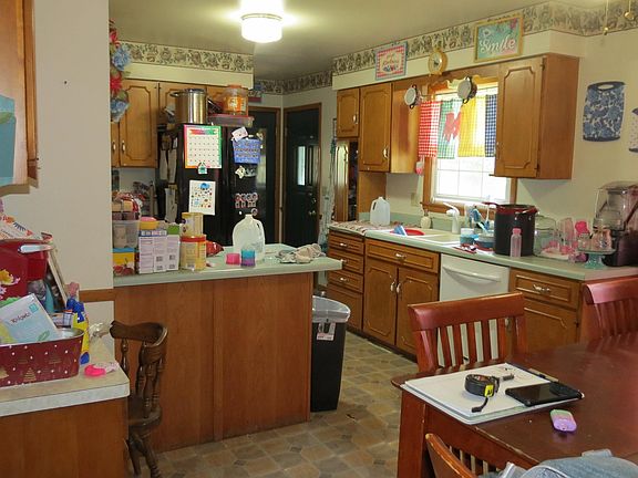4th image of 2604 Hyacinth Ave