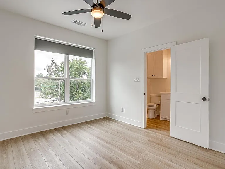 2345 Benbrook Blvd — Photo 70