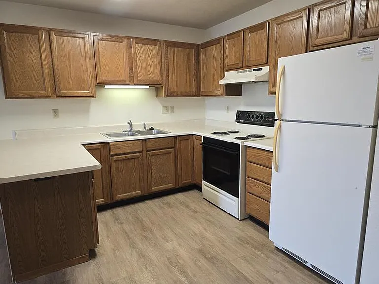 230 Robbins St #6 — Photo 2