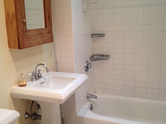 Pedestal sink