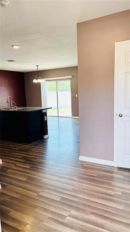 4 bed, 2.5 bath, 2078 sqft, $2,600 — Photo 4
