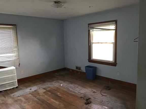 4th image of 1132 Vivian Ave