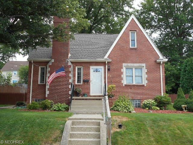 1st image of 327 Orchard Ave