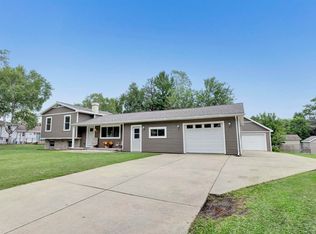 1366 Rockwell Rd, Green Bay, WI 54313