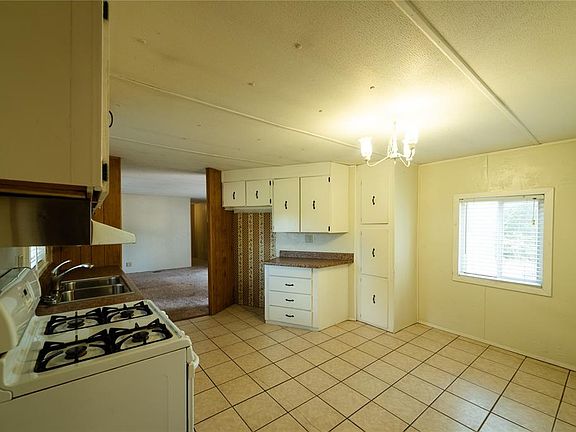 3rd image of 3114 E Stonegate Ave