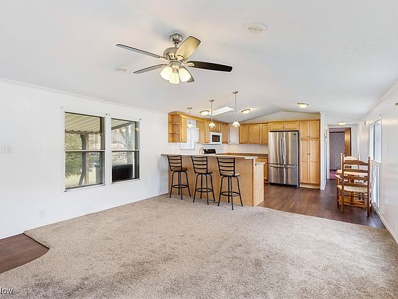 3rd image of 1015 S Park Dr