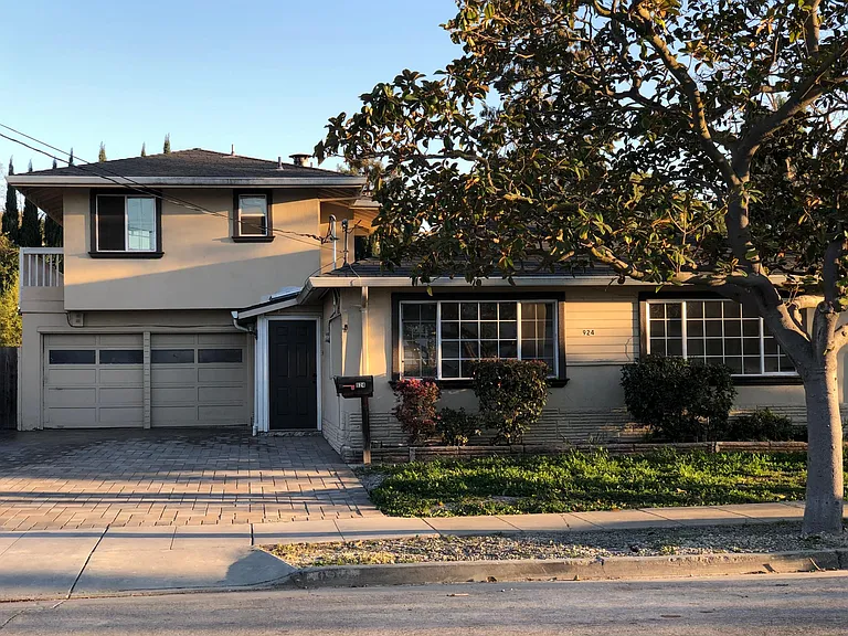 924 Colorado Ave — Photo 1