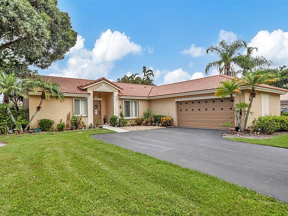 2nd image of 5562 NW 41st Avenue