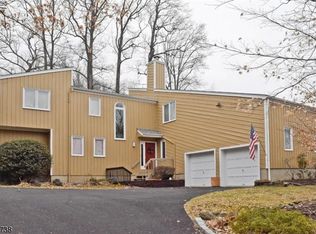 4 Jason Ln, Morristown, NJ 07960