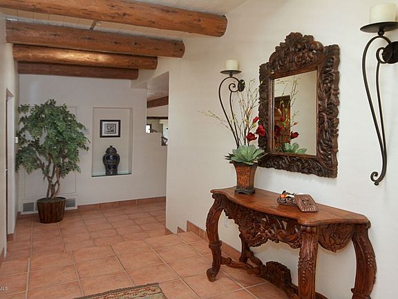 3rd image of 1081 E Calle Mariposa