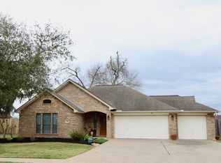 202 Hancock St, Clute, TX 77531