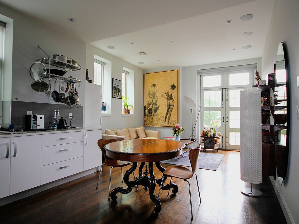 Livingroom and balcony window
