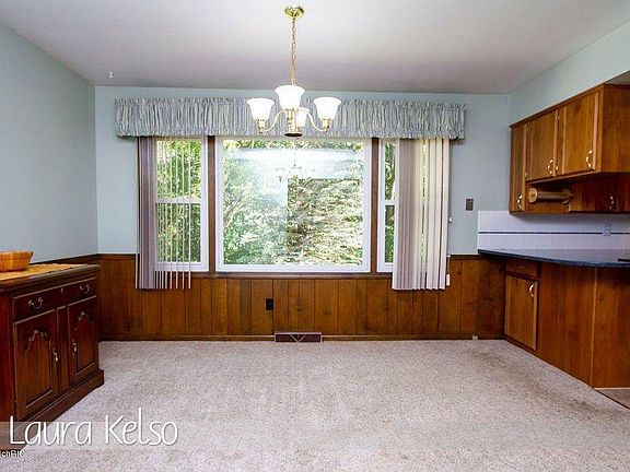 2nd image of 3084 Woodsboro Dr NE