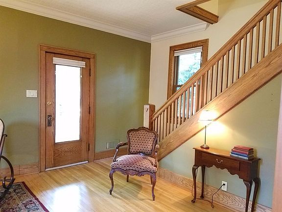 5th image of 304 College Ave