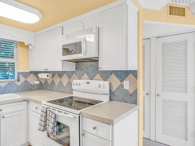 200 Harborview Dr #101 — Photo 8