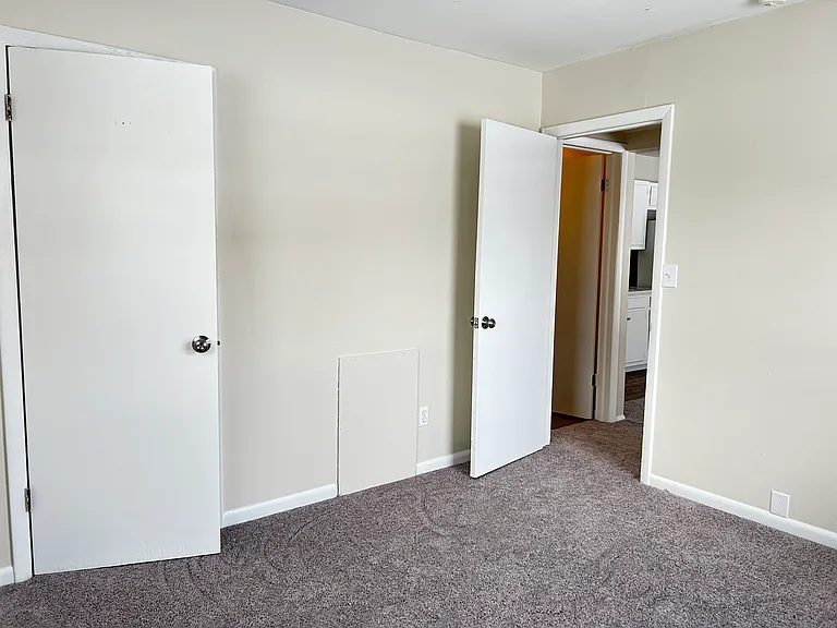 2157 Summit St — Photo 10