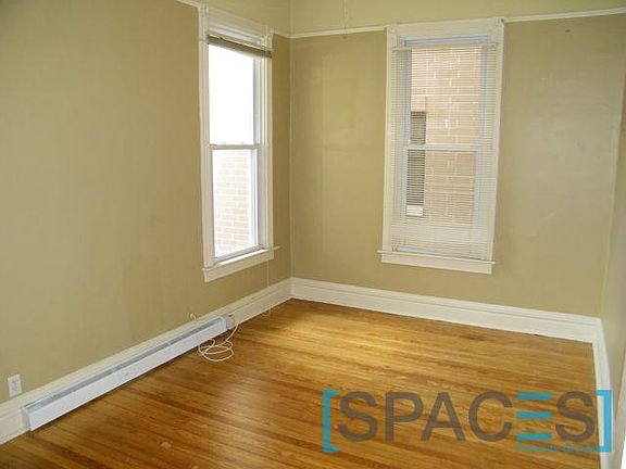 4th image of 1728 W Melrose St #1