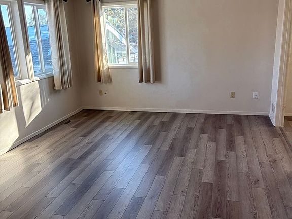4th image of 101 W 2nd St #4