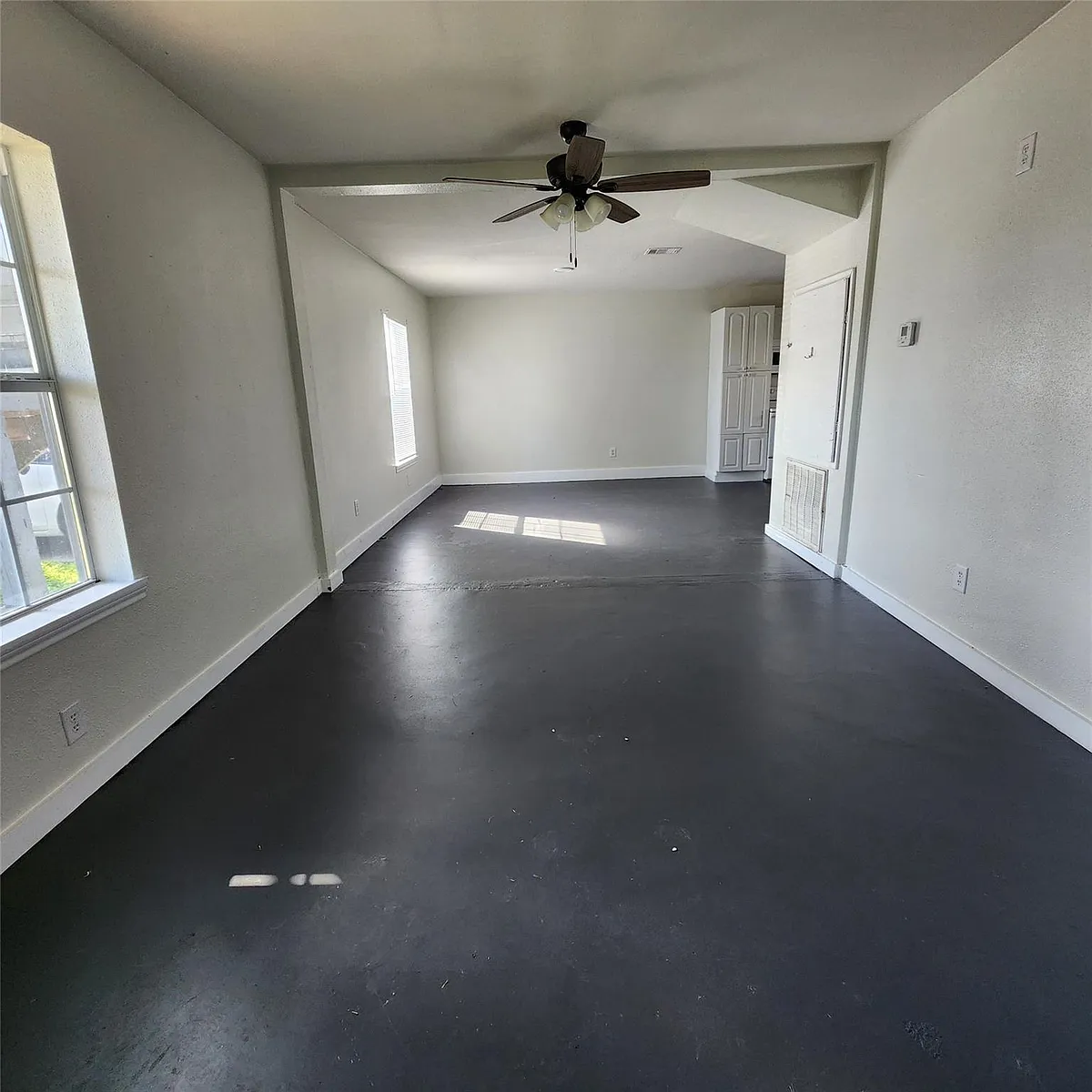 Building Photo - 4710 Pelican St #1