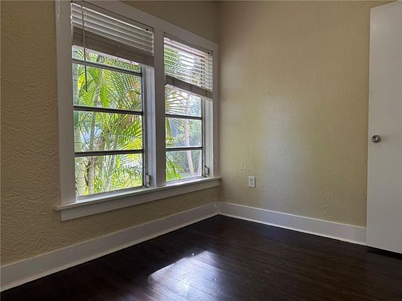 4th image of 1-1849 Dewey St #1