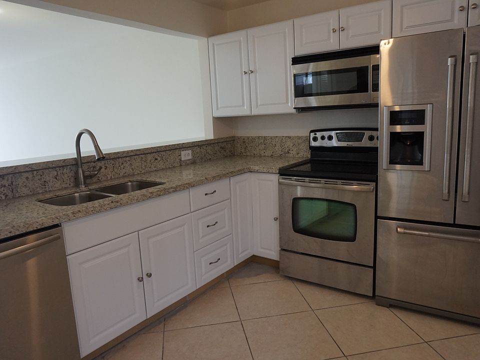 1st image of 1351 NE 191st St #E401