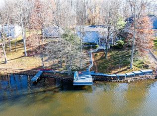 1441 Lake Vue Dr, Roaming Shores, OH 44085