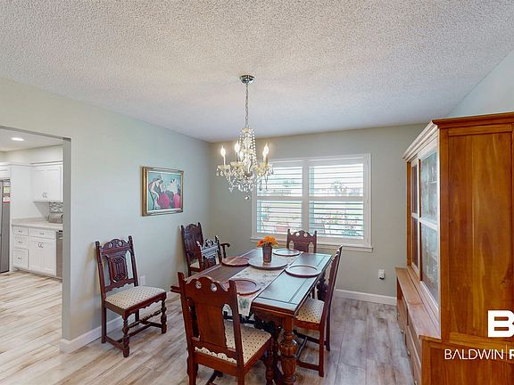 4th image of 509 W Amanda Ave