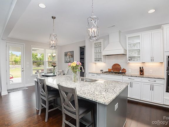3rd image of 15804 Walnut Hill Dr