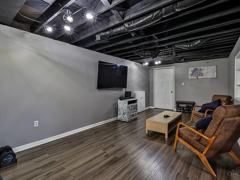 8651 Wicklow Ave — Photo 20