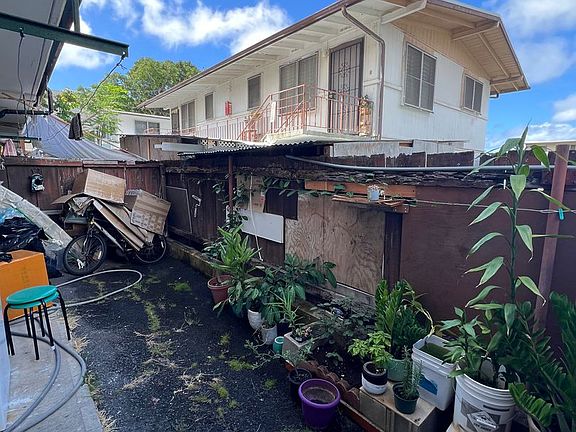 3rd image of 1711 Kaluhikai Ln APT 104