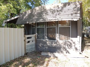 825 Maple St, Clay Center, KS 67432