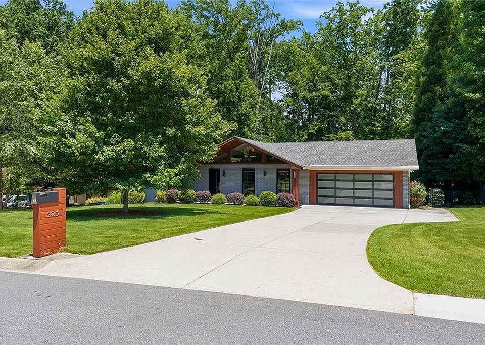 1st image of 225 Jayne Ellen Way