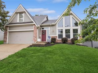 4711 Roundtree Ct, Shawnee, KS 66226