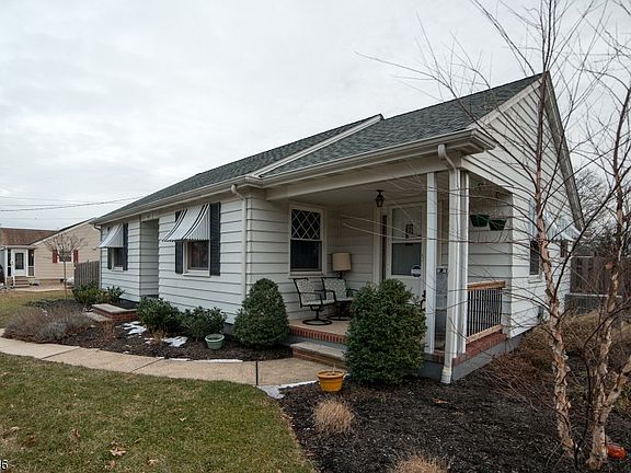 2nd image of 1415 Brooks Blvd