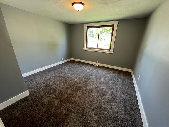 2nd image of 705 E 4th St