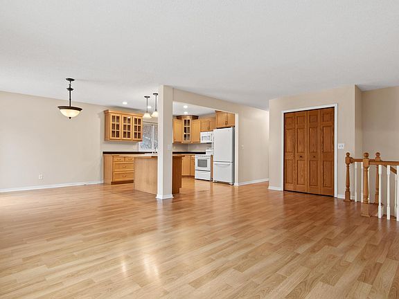 4th image of 3889 Oak Ter