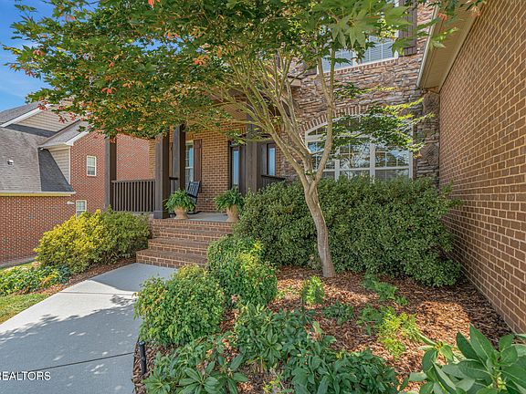 4th image of 1313 Woodland Ridge Ln