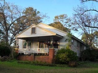 212 Tennyson St NE, Pelham, GA 31779